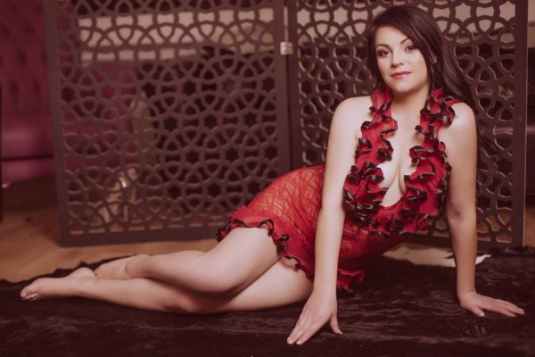 Jale - Yenimahalle Esmer Escort